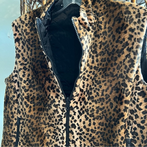 Jenni Max Reversible Quilted Leopard Vest - Picture 4 of 6